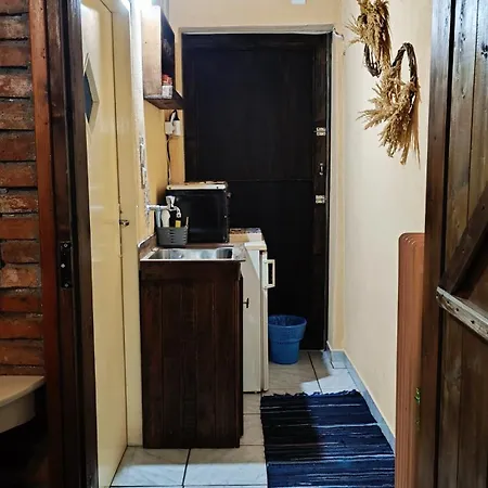 το πέτρινο σπιτάκι 特里卡拉