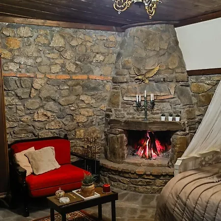 το πέτρινο σπιτάκι